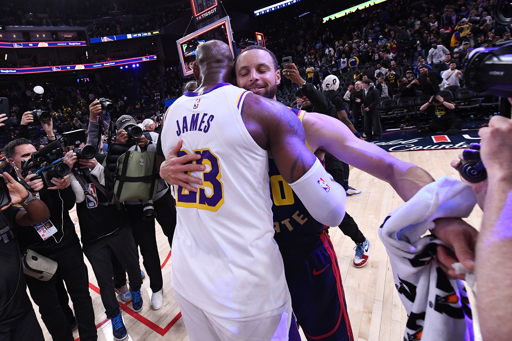 开云真人官网入口-Spears:休赛期肯定会有强援加入勇士的 无论是字母哥或者詹姆斯